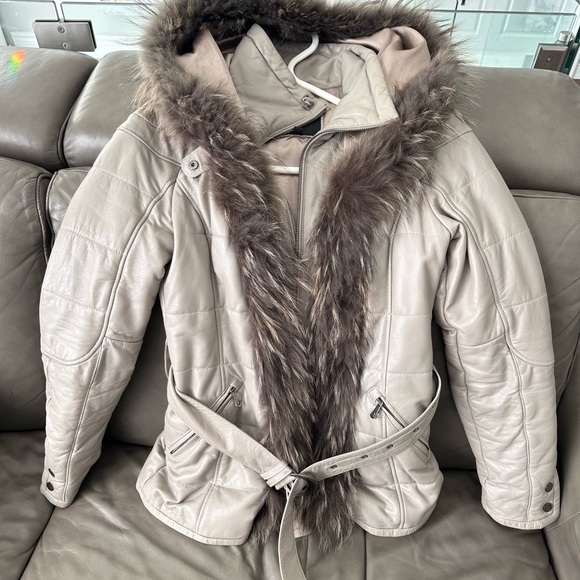 Danier coat - Picture 2 of 8